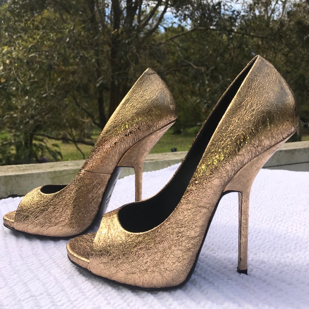 Giuseppe SEXIEST GOLD HEELS! Pin up WOW EYE POPPER